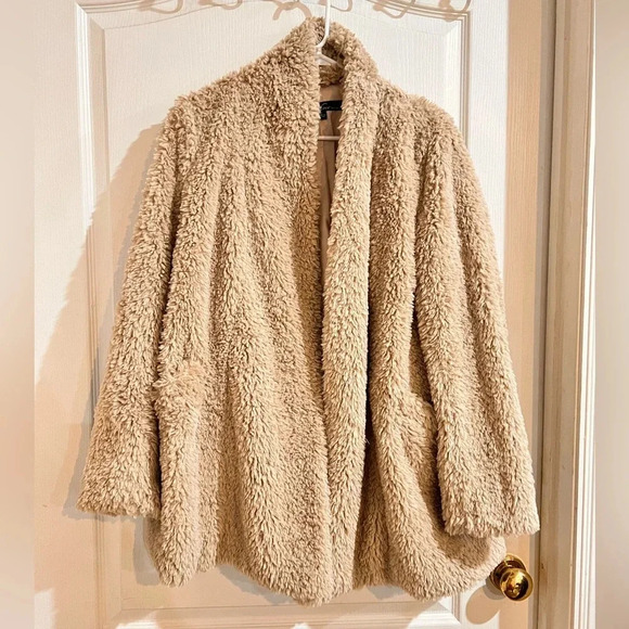 FINAL PRICE KENNETH COLE | Tan Teddy Jacket with Satin Lining - Picture 2 of 9